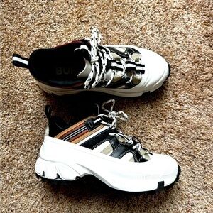 Burberry Women’s Sneakers size 36